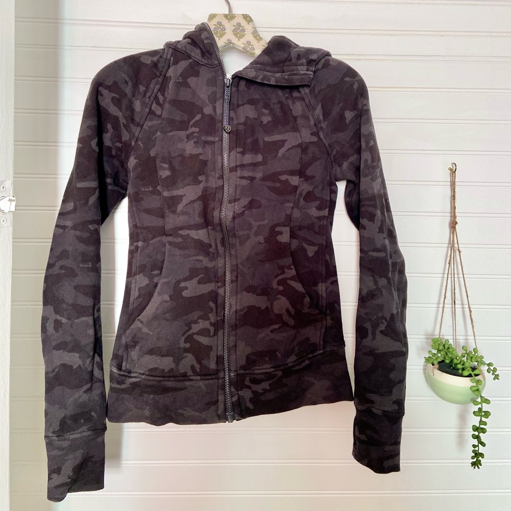 Lululemon Camo Hoodie 🐸 brand new!!!!